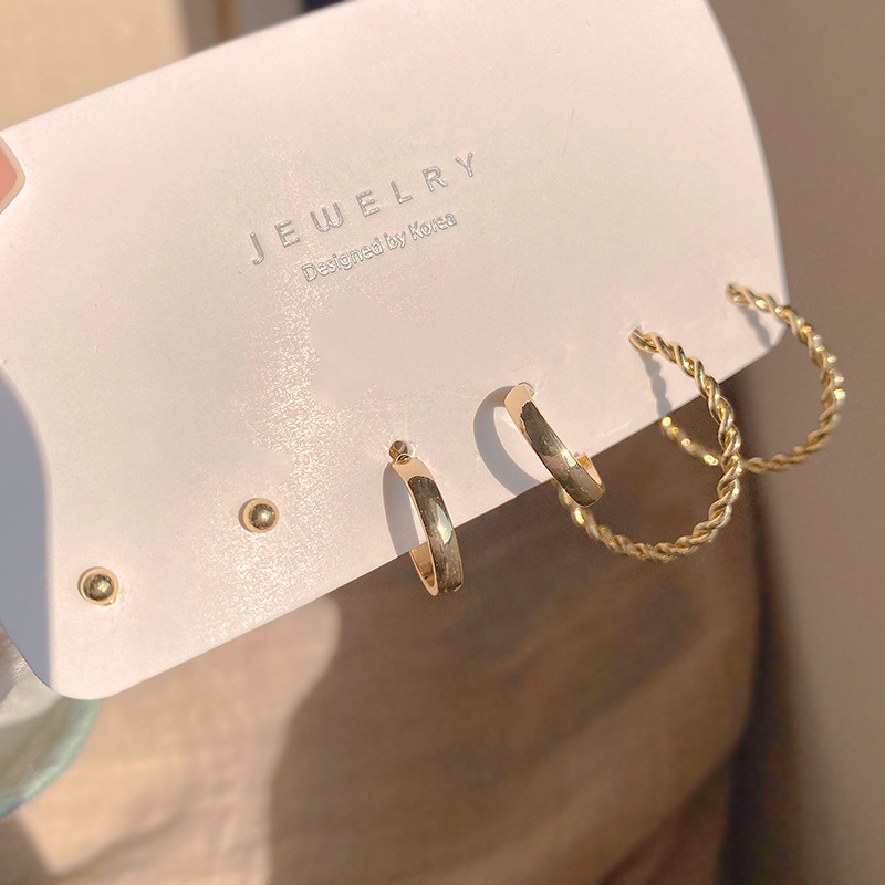 One week compact stud set with premium earrings