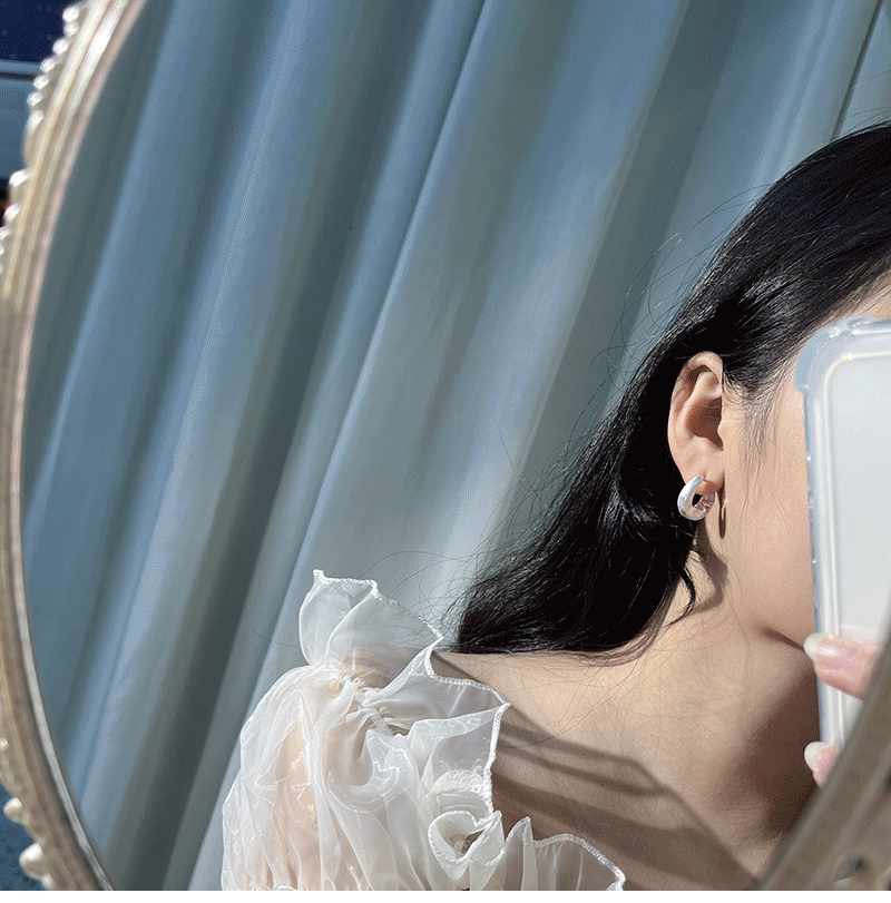 S925 sterling silver horse-shoe earrings with simple buckle