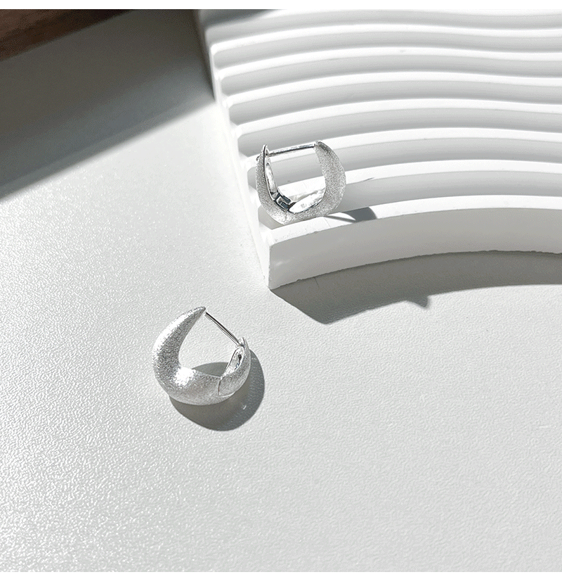 S925 sterling silver horse-shoe earrings with simple buckle