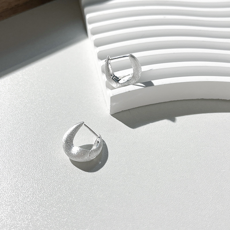 S925 sterling silver horse-shoe earrings with simple buckle