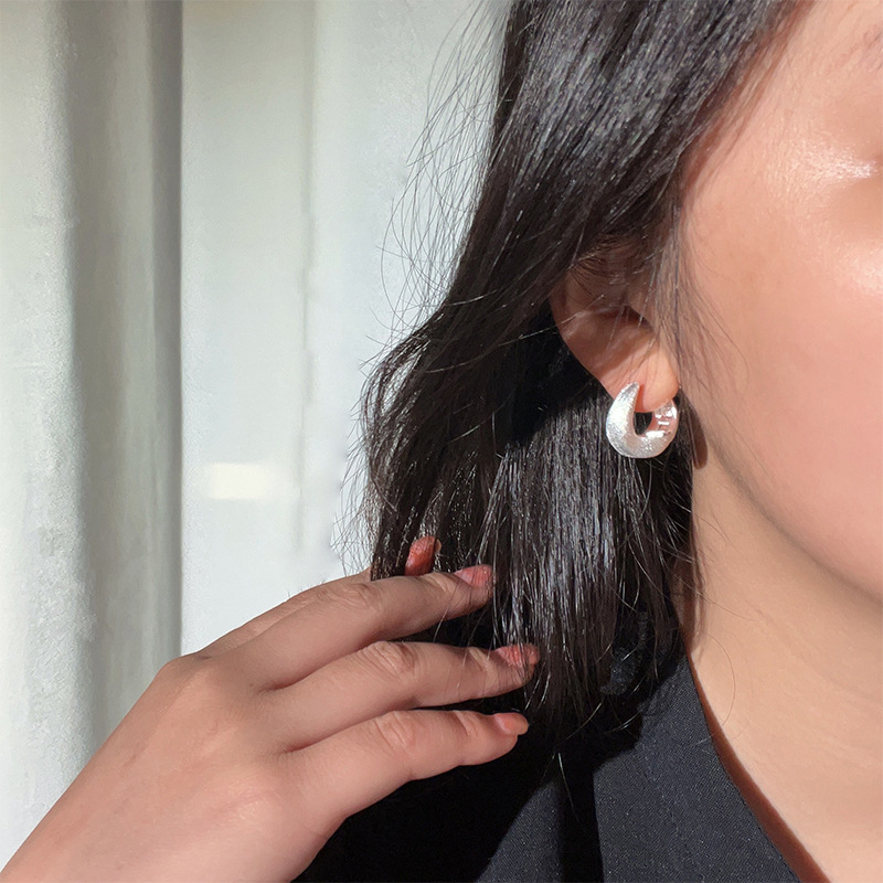 S925 sterling silver horse-shoe earrings with simple buckle