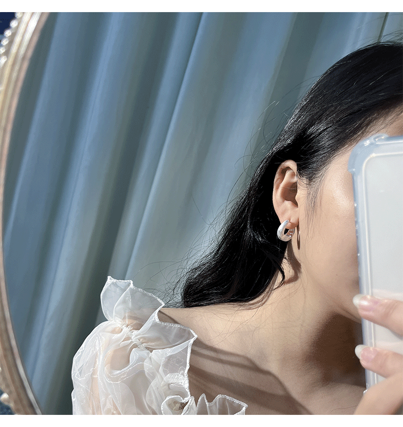 S925 sterling silver horse-shoe earrings with simple buckle