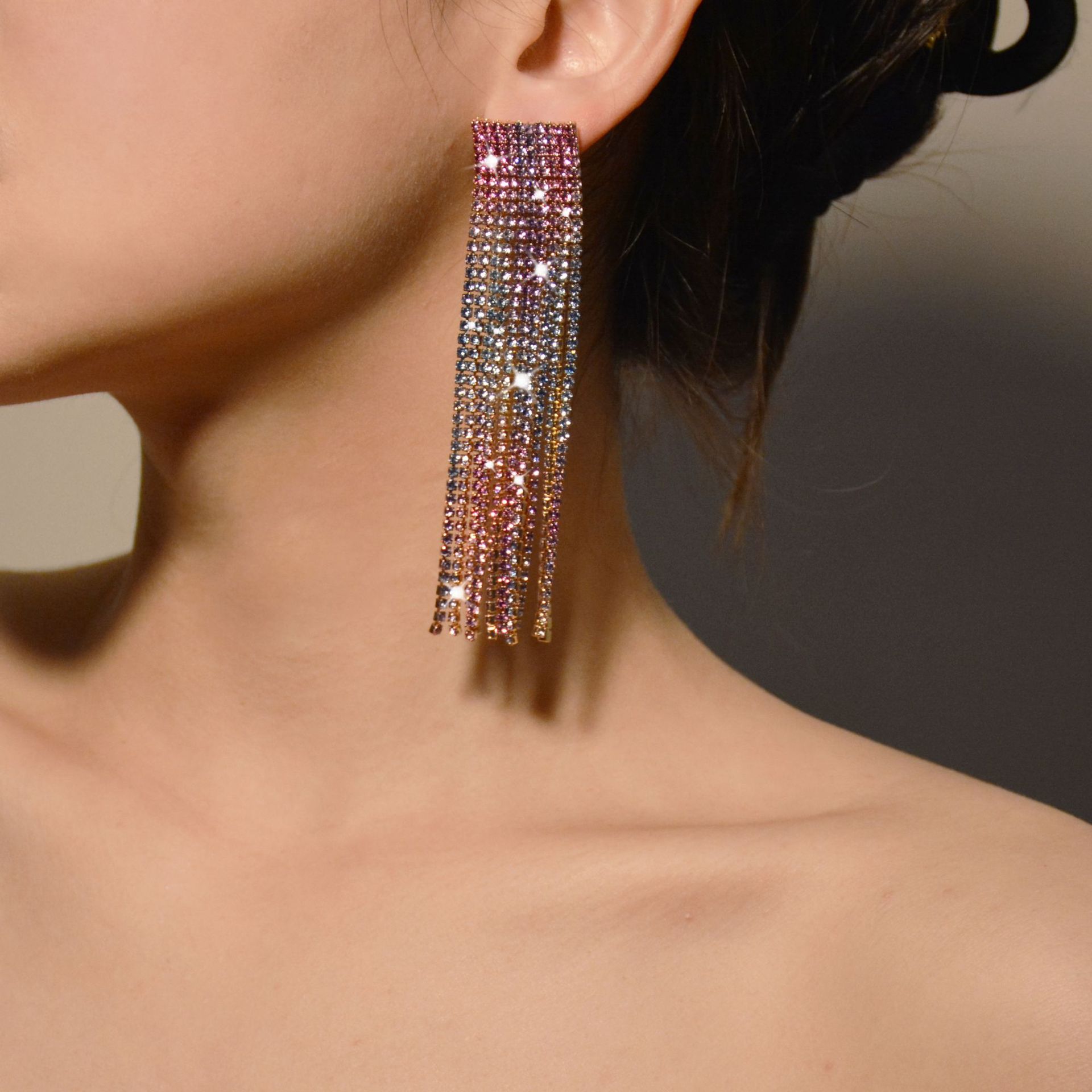 Ultra light luxe fringe chain full of diamond stud earrings