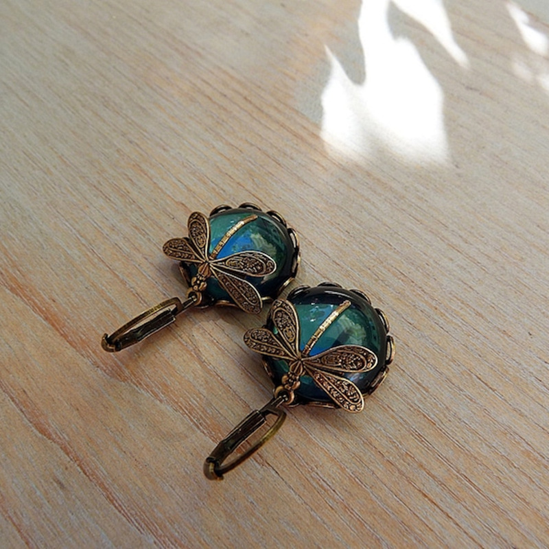 Vintage dragonfly pendant earrings in green crystal