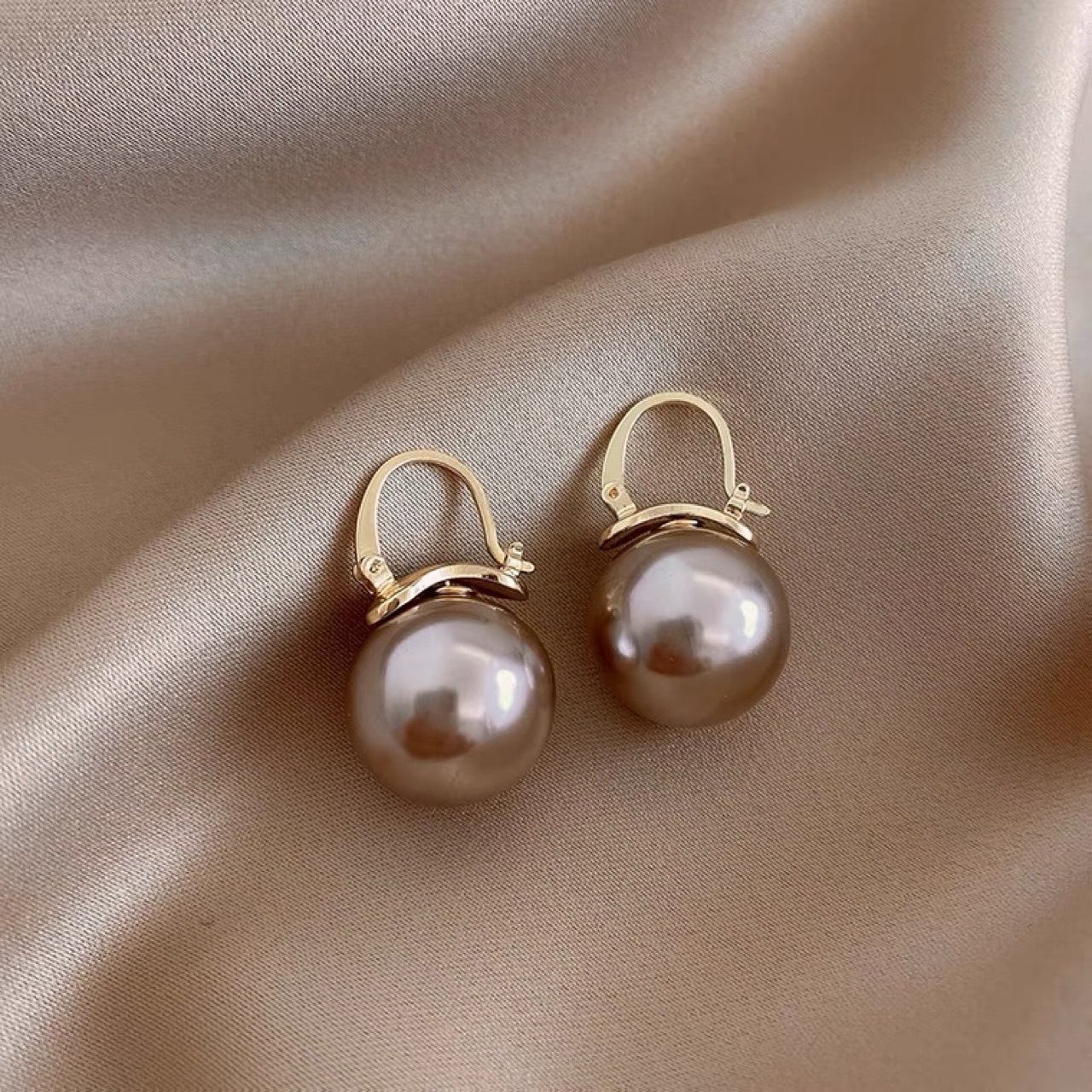 Vintage pearl earrings for women