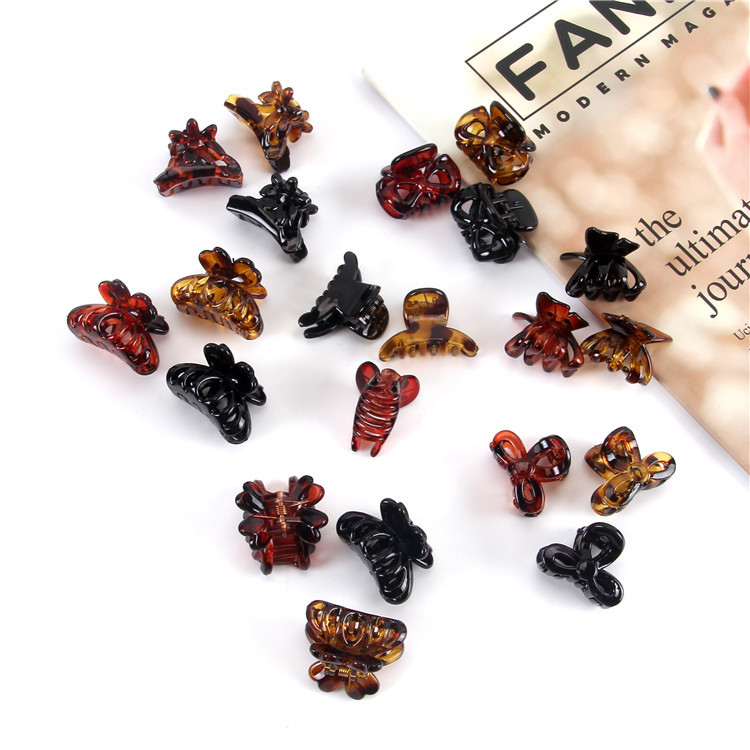 6 cardstock amber cute mini grab clips for children’s hair in pigtails