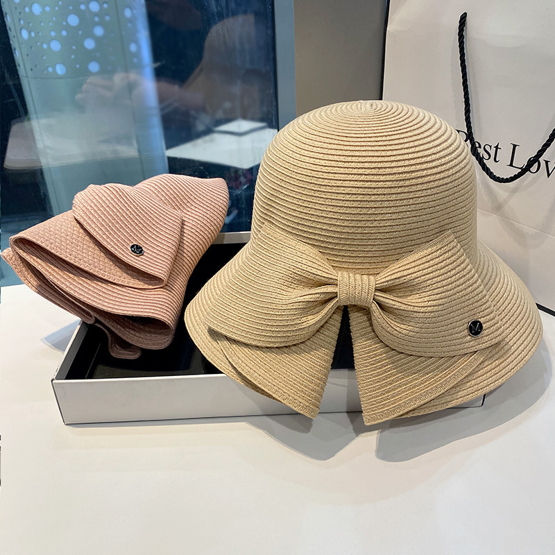 Beach hat with large brim and bow