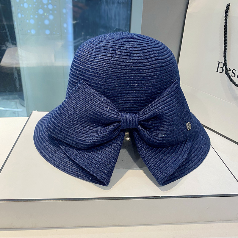 Beach hat with large brim and bow