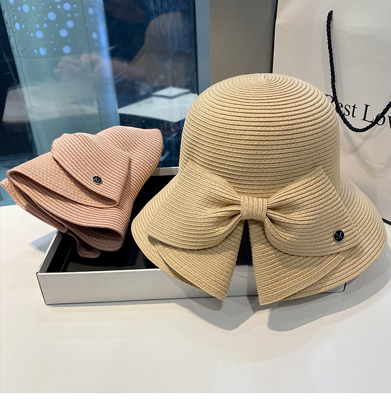 Beach hat with large brim and bow
