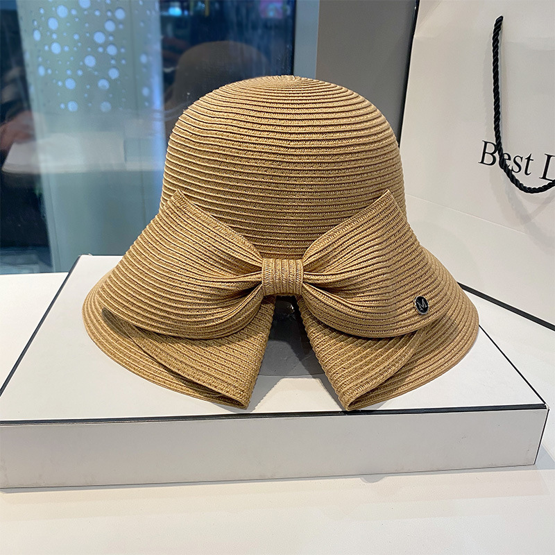 Beach hat with large brim and bow