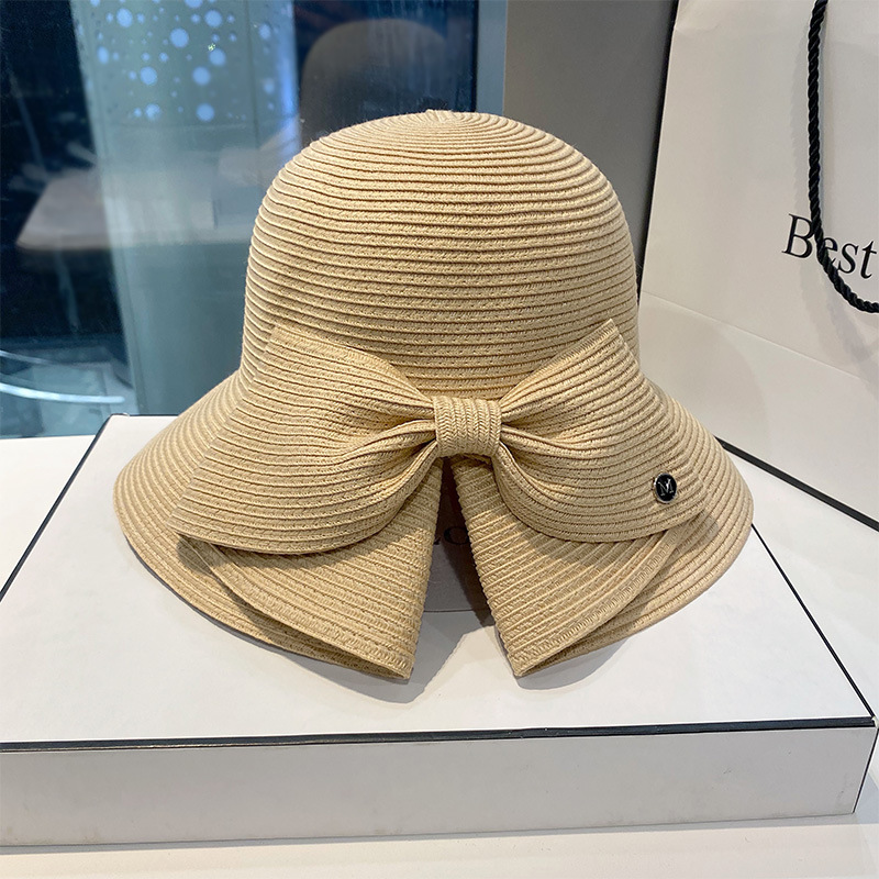 Beach hat with large brim and bow