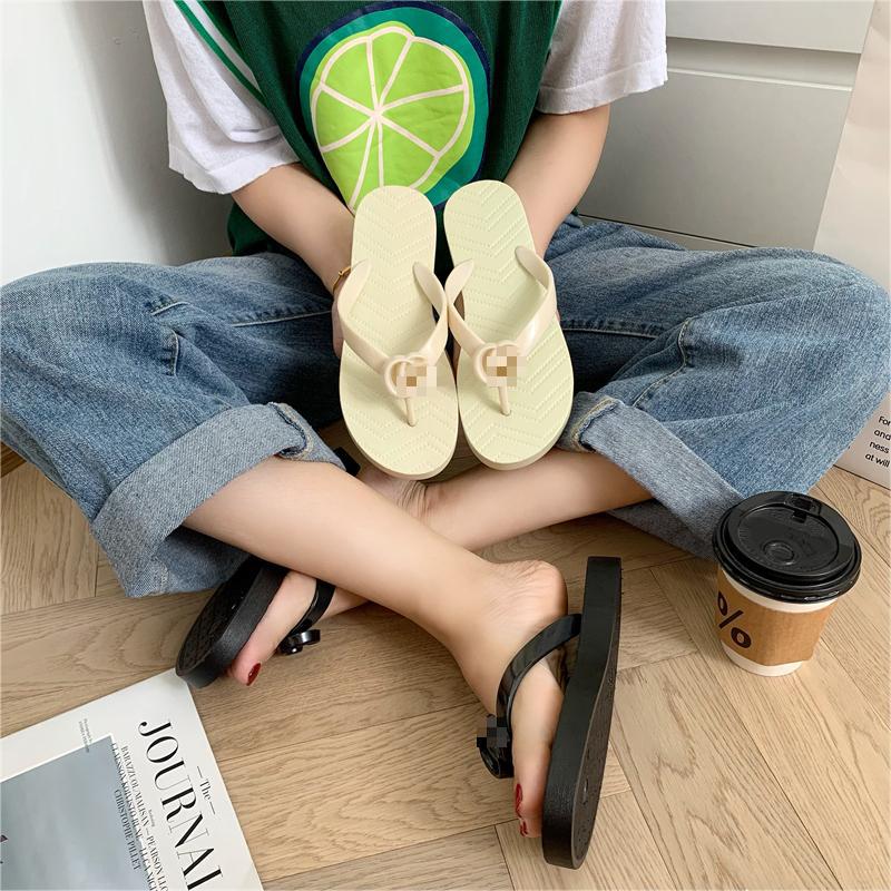 Fashion flip-flops for casual flip-flops