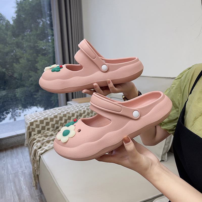 Fashion garden everything with the trend of baotou slippers