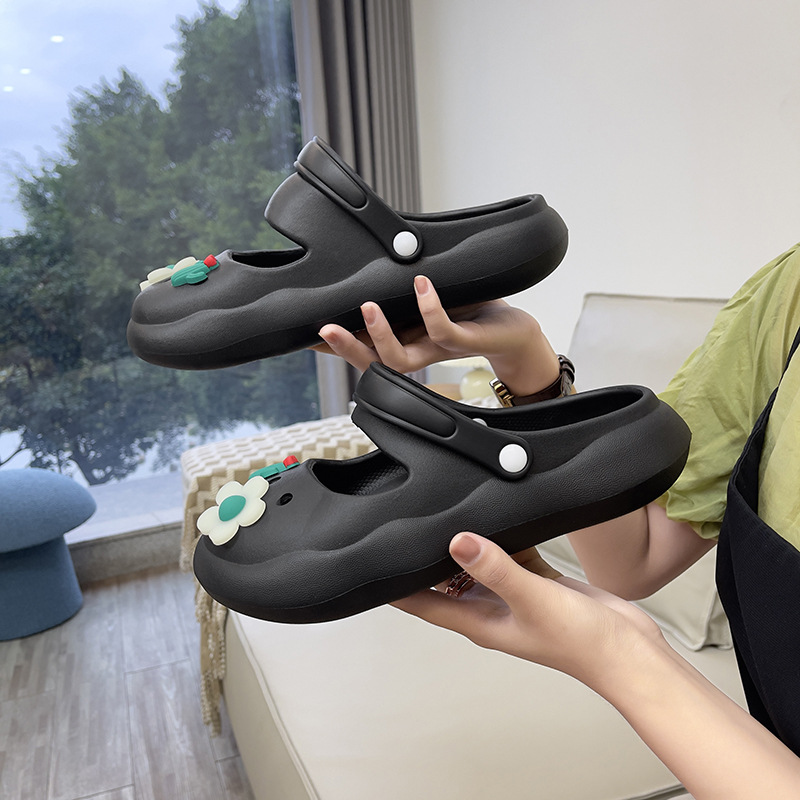 Fashion garden everything with the trend of baotou slippers