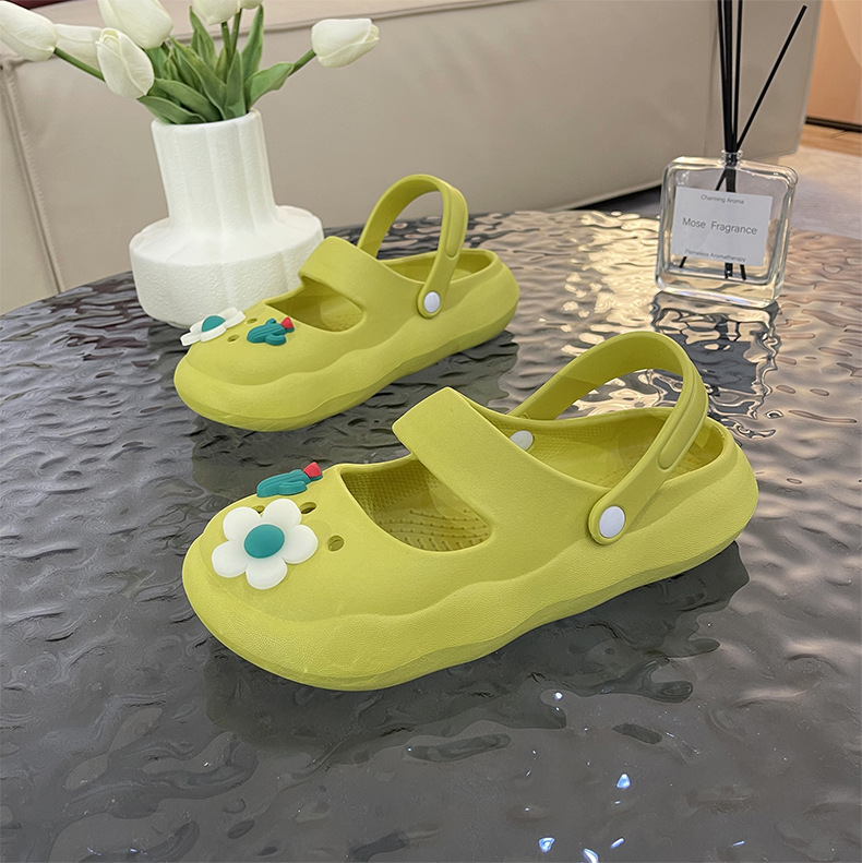 Fashion garden everything with the trend of baotou slippers