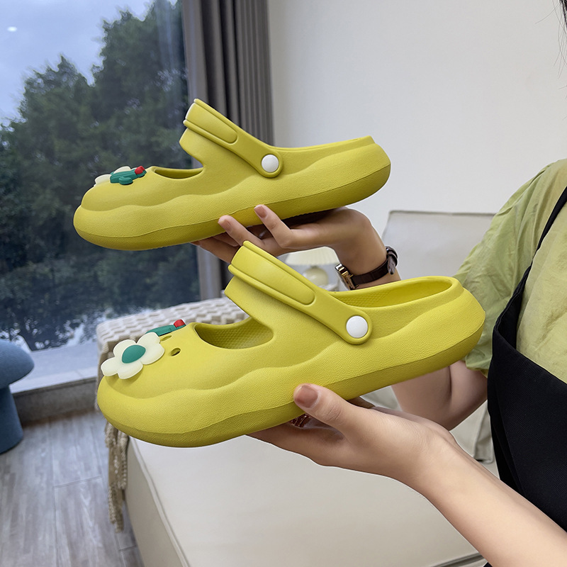 Fashion garden everything with the trend of baotou slippers