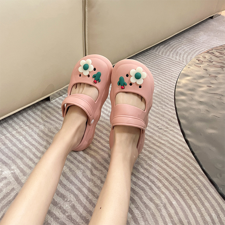 Fashion garden everything with the trend of baotou slippers
