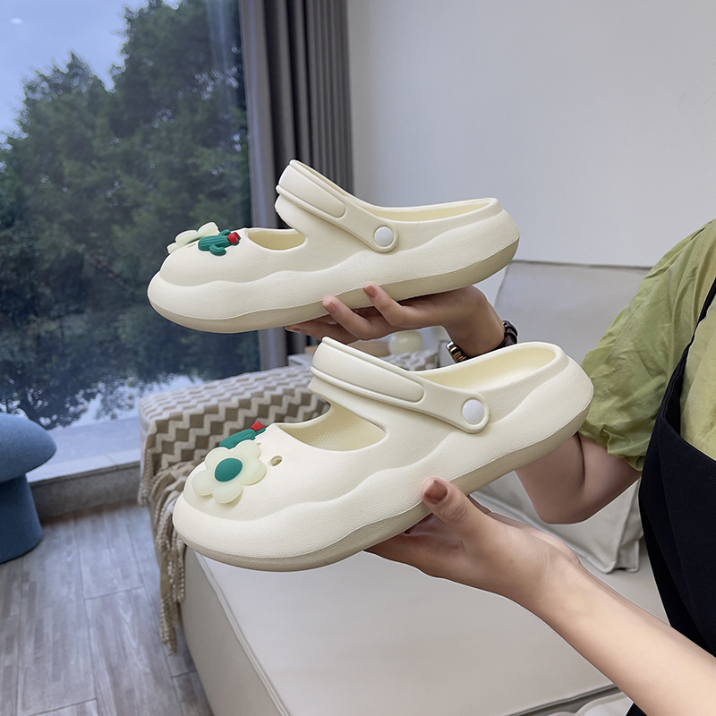 Fashion garden everything with the trend of baotou slippers