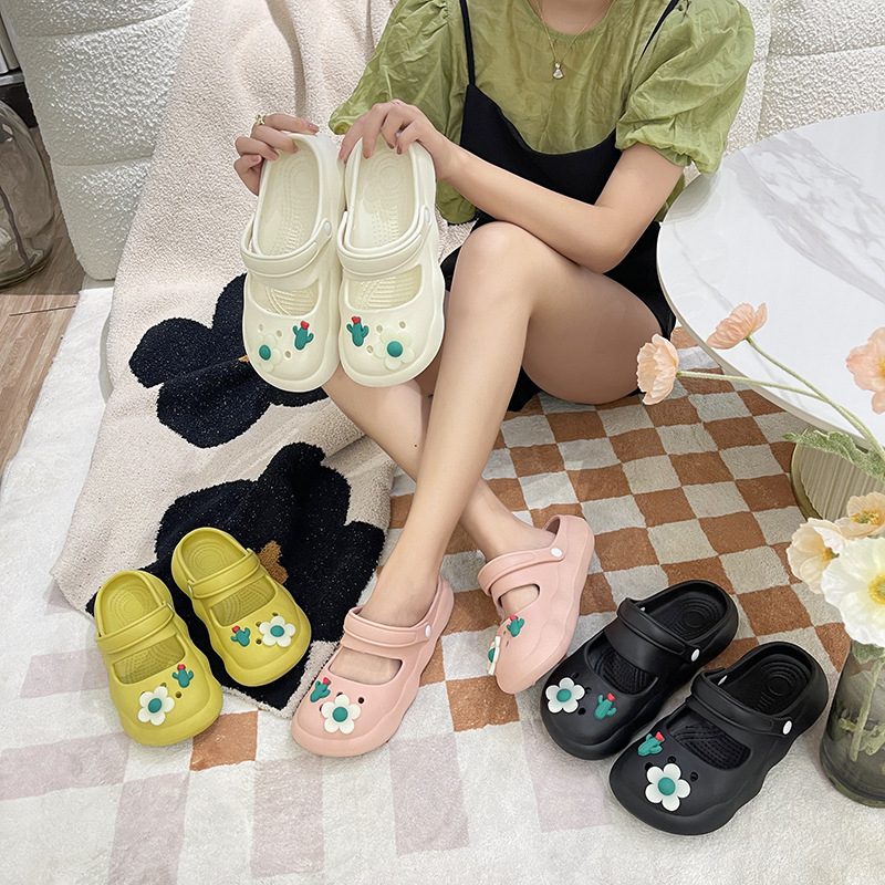 Fashion garden everything with the trend of baotou slippers