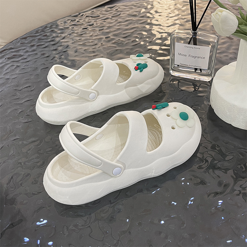 Fashion garden everything with the trend of baotou slippers