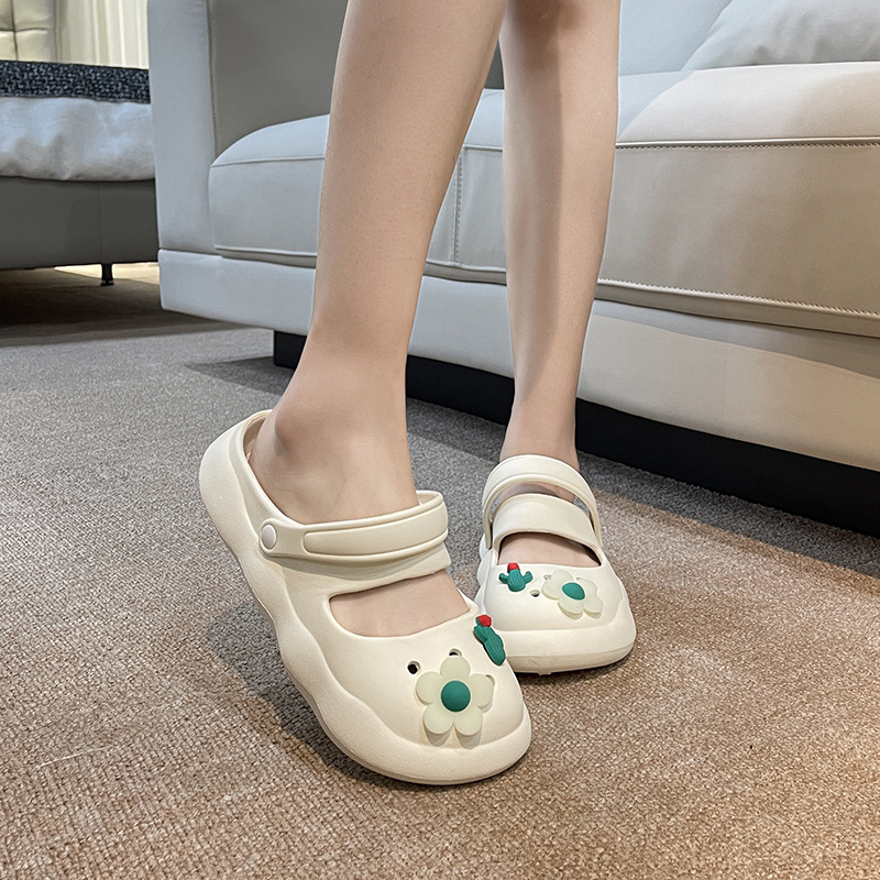Fashion garden everything with the trend of baotou slippers
