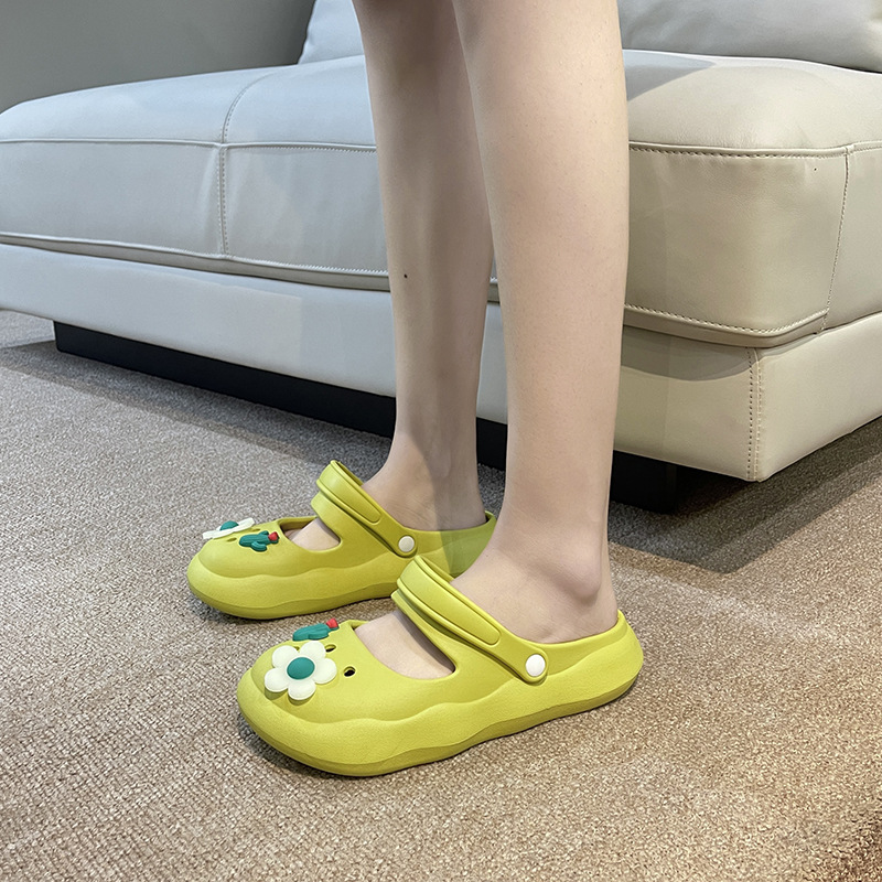 Fashion garden everything with the trend of baotou slippers