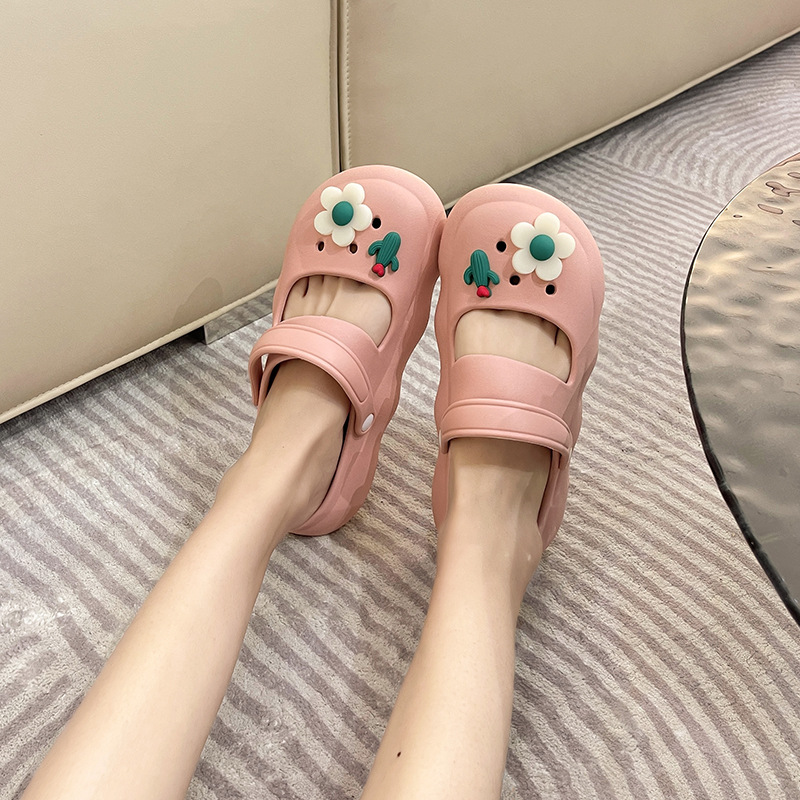 Fashion garden everything with the trend of baotou slippers