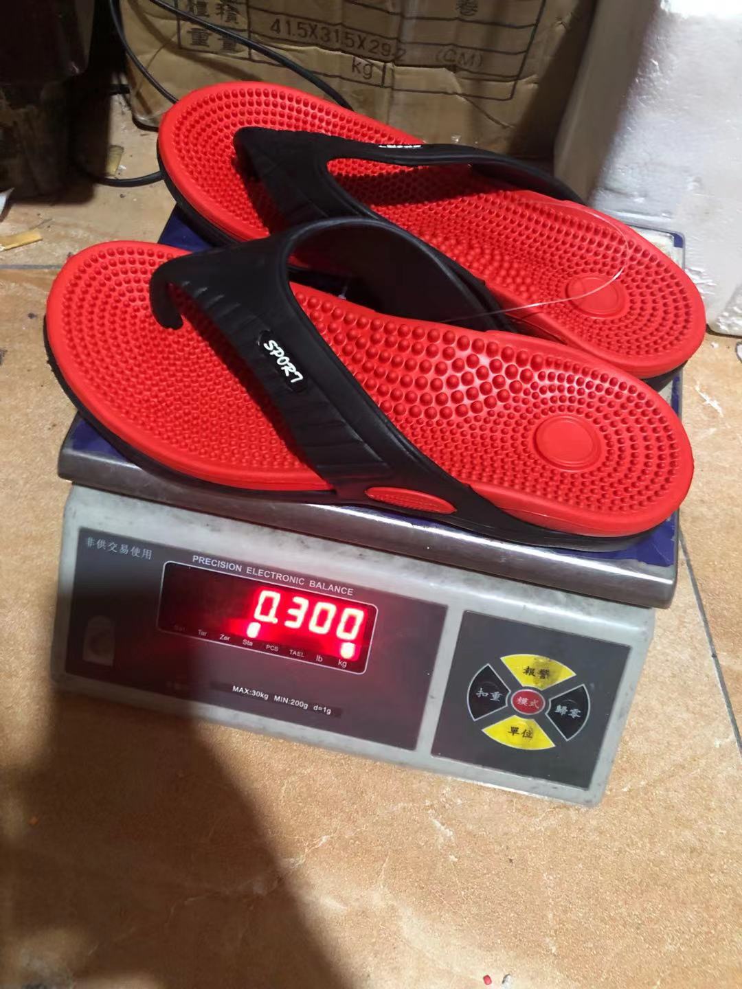 Flip-flops with breathable massage bottoms