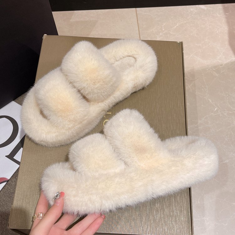 Fluffy slippers with thick soles