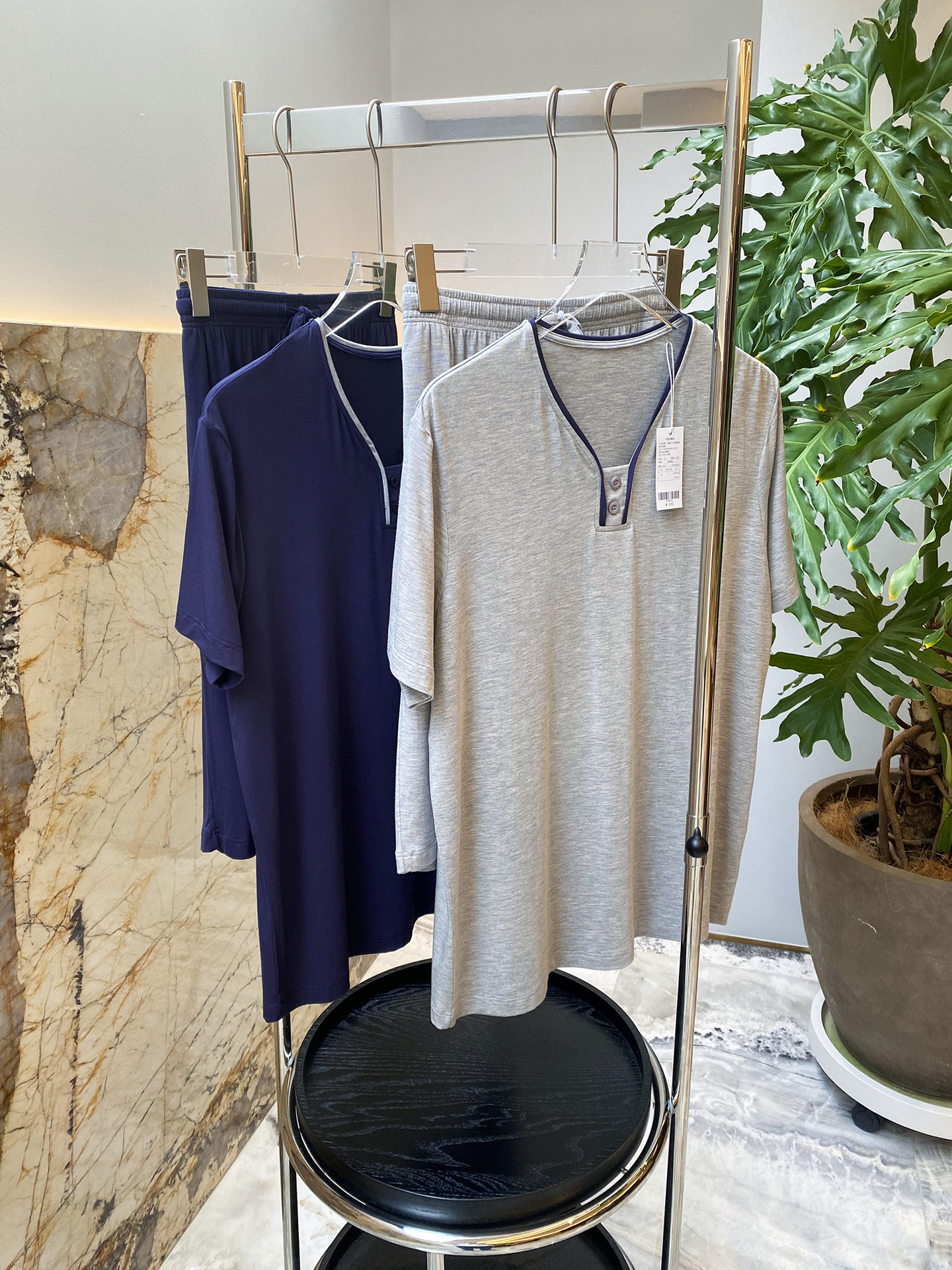 Modal wine-neck men’s short-sleeved shorts suit