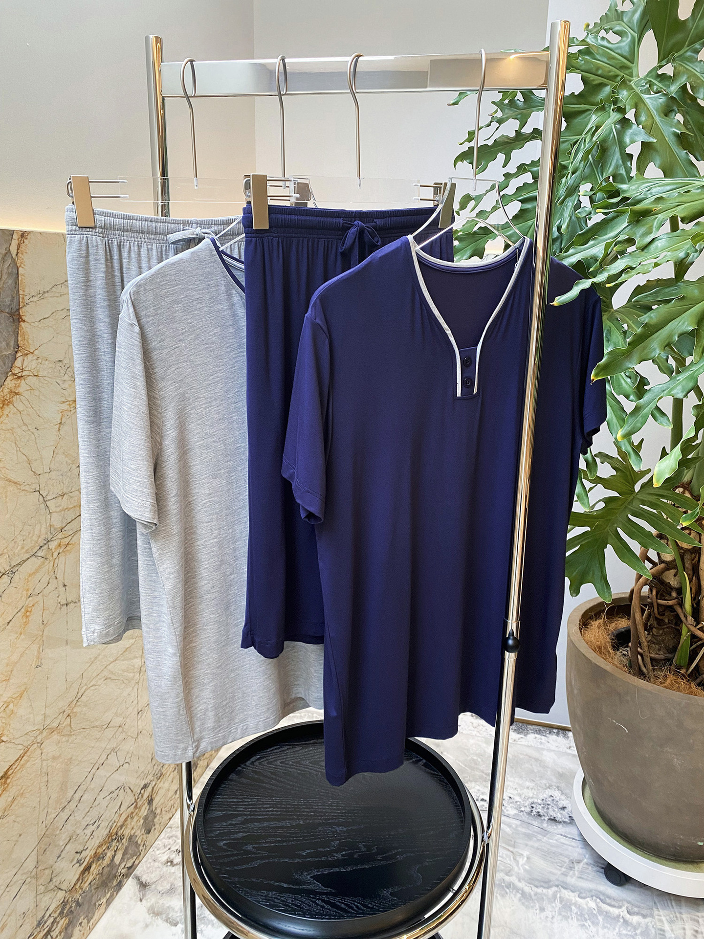 Modal wine-neck men’s short-sleeved shorts suit