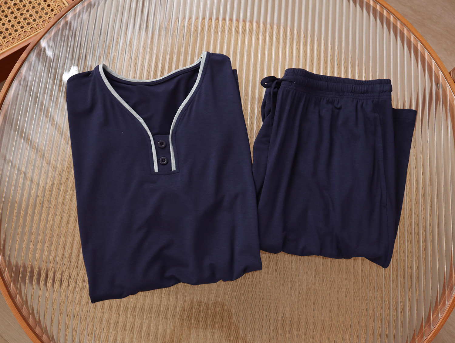 Modal wine-neck men’s short-sleeved shorts suit