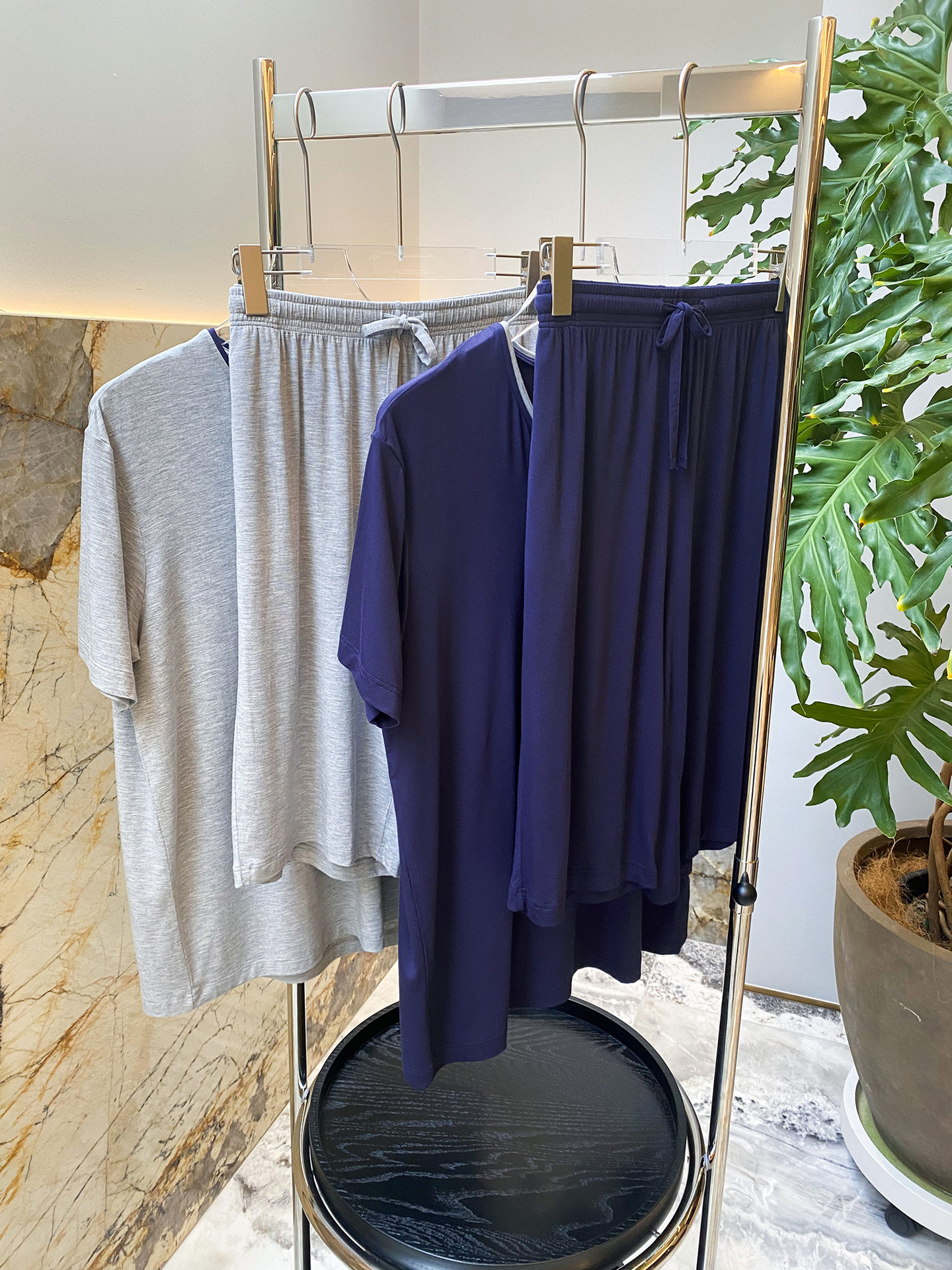 Modal wine-neck men’s short-sleeved shorts suit