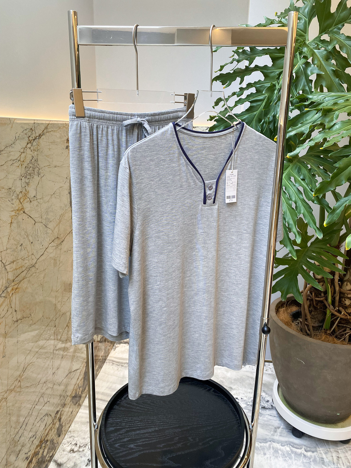 Modal wine-neck men’s short-sleeved shorts suit