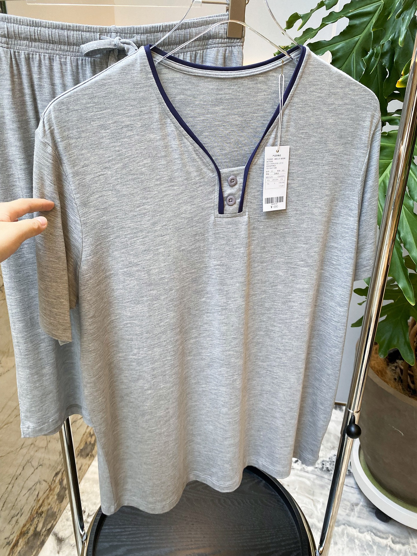 Modal wine-neck men’s short-sleeved shorts suit