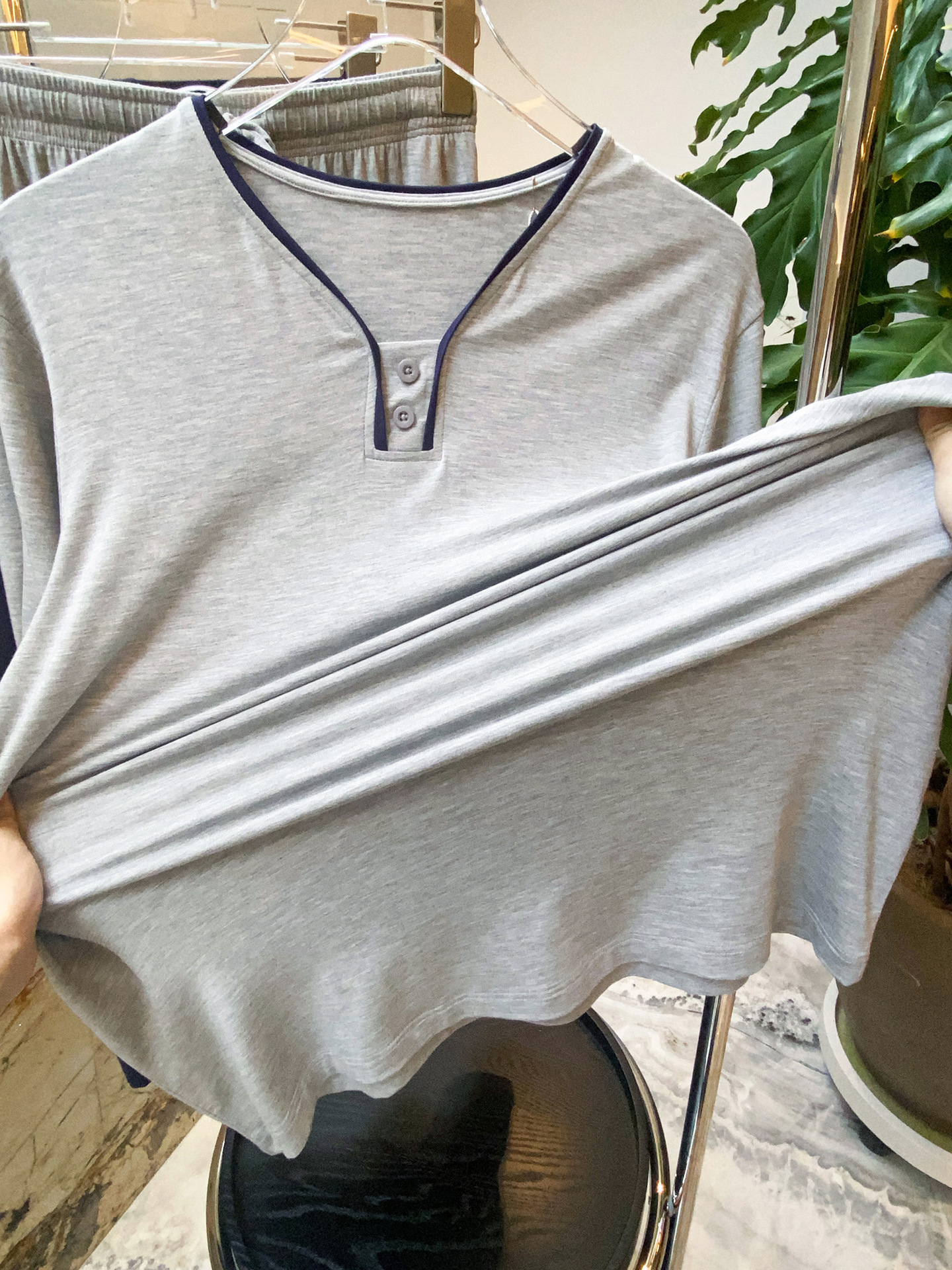 Modal wine-neck men’s short-sleeved shorts suit