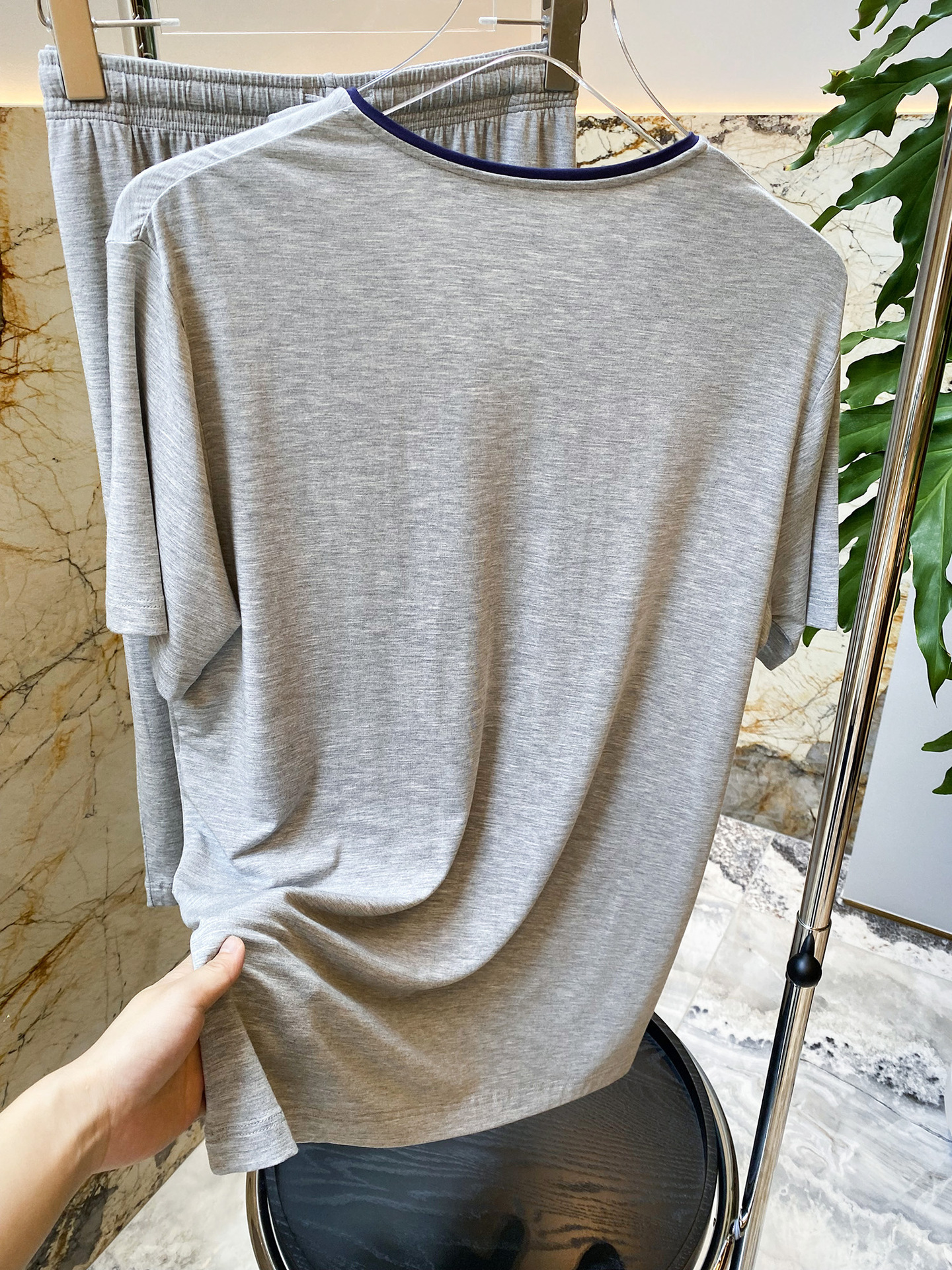 Modal wine-neck men’s short-sleeved shorts suit