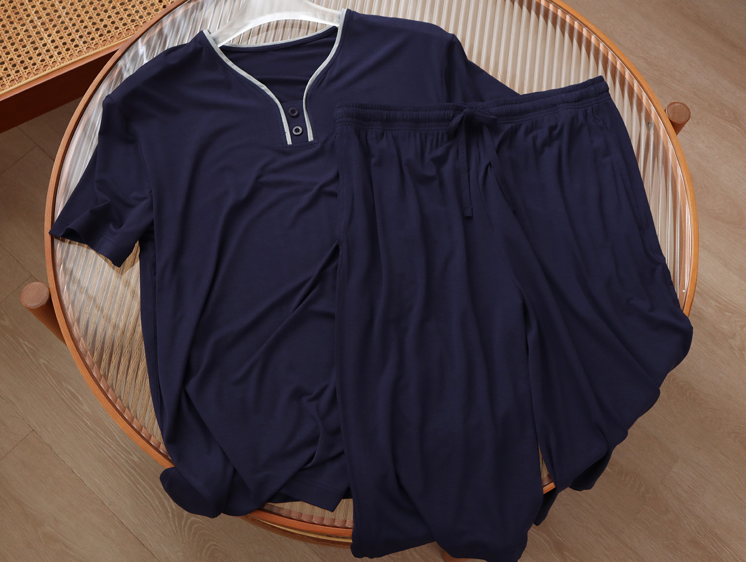 Modal wine-neck men’s short-sleeved shorts suit