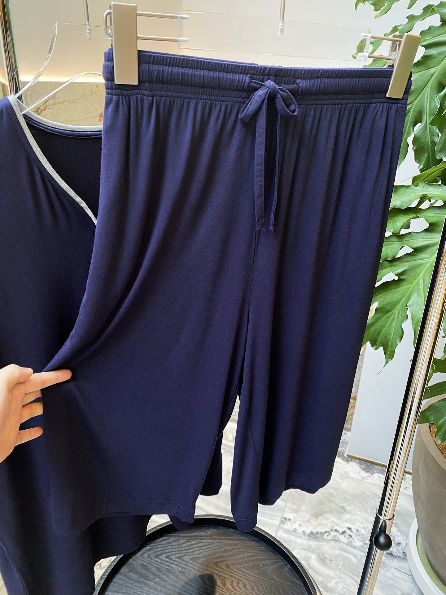 Modal wine-neck men’s short-sleeved shorts suit