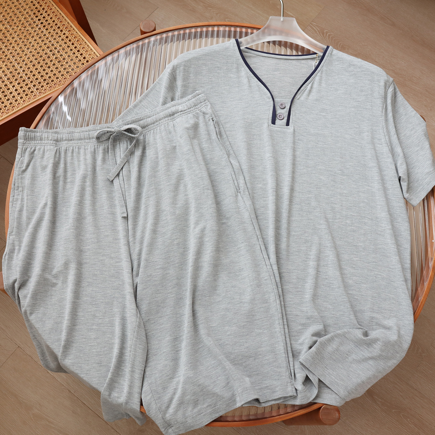 Modal wine-neck men’s short-sleeved shorts suit