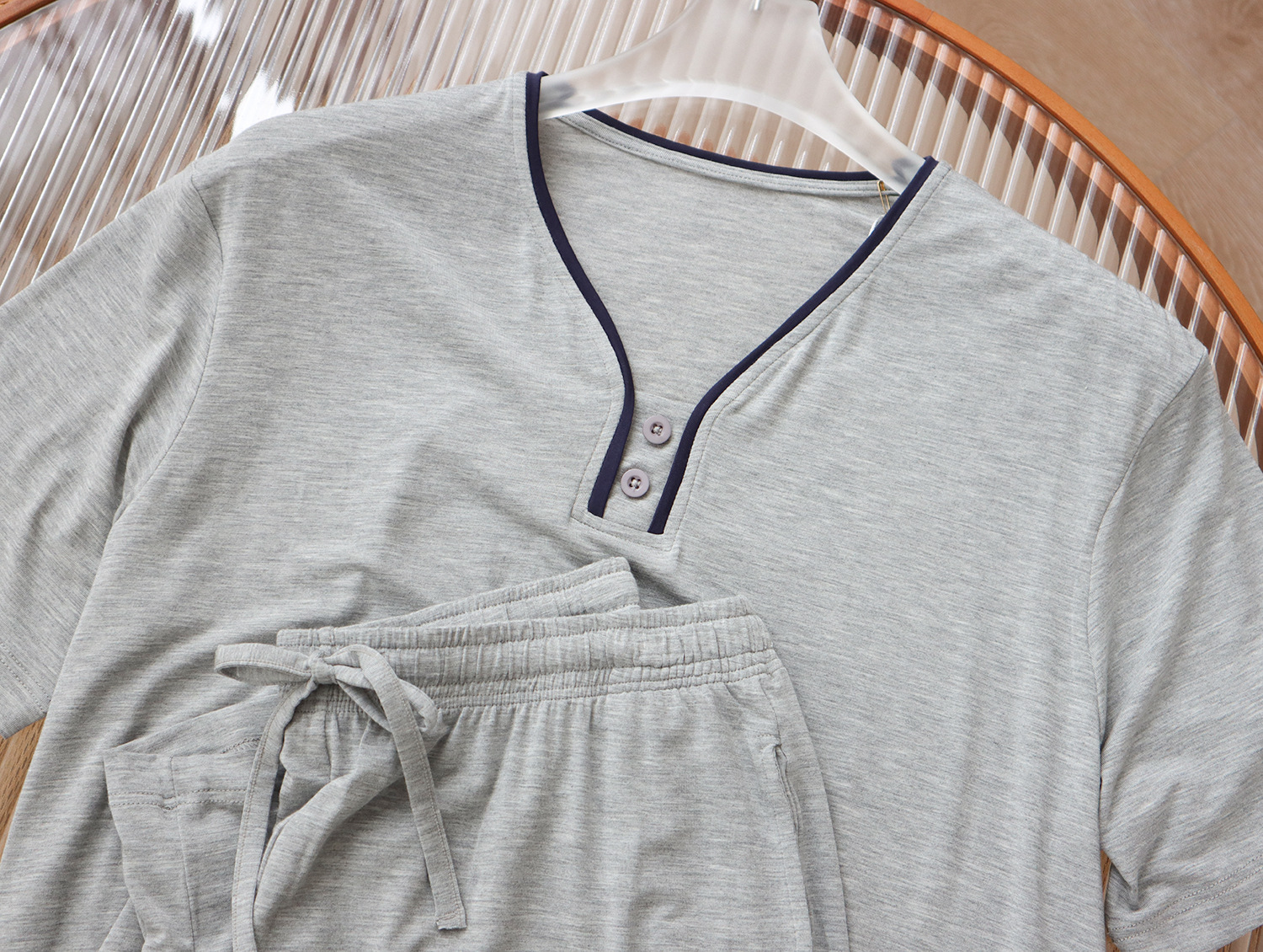 Modal wine-neck men’s short-sleeved shorts suit