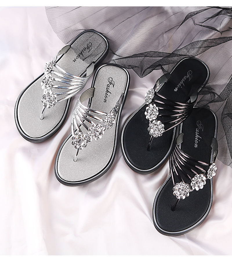 New flat sandals for summer