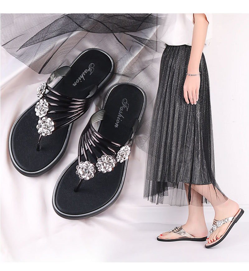 New flat sandals for summer