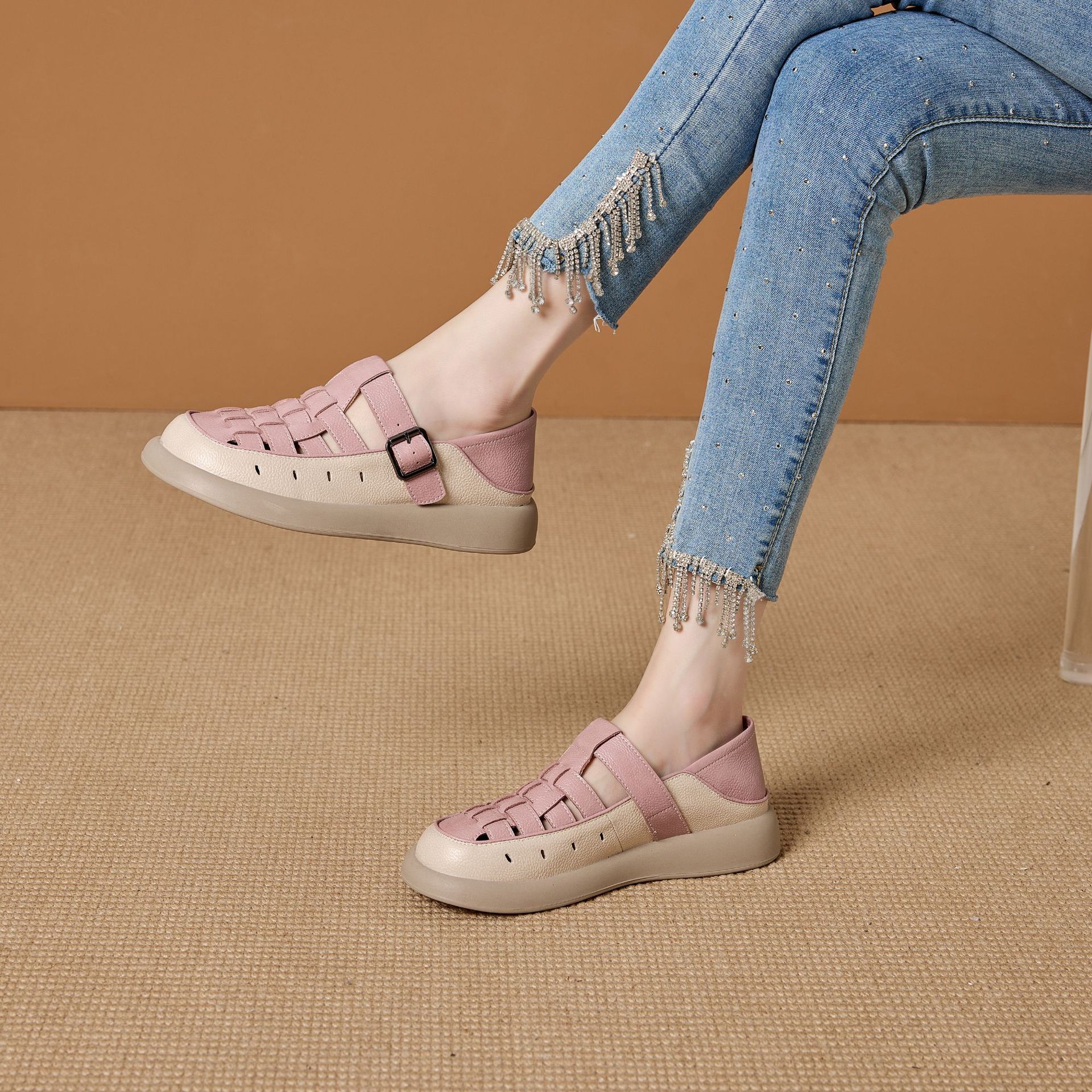 New hollow leather shoes