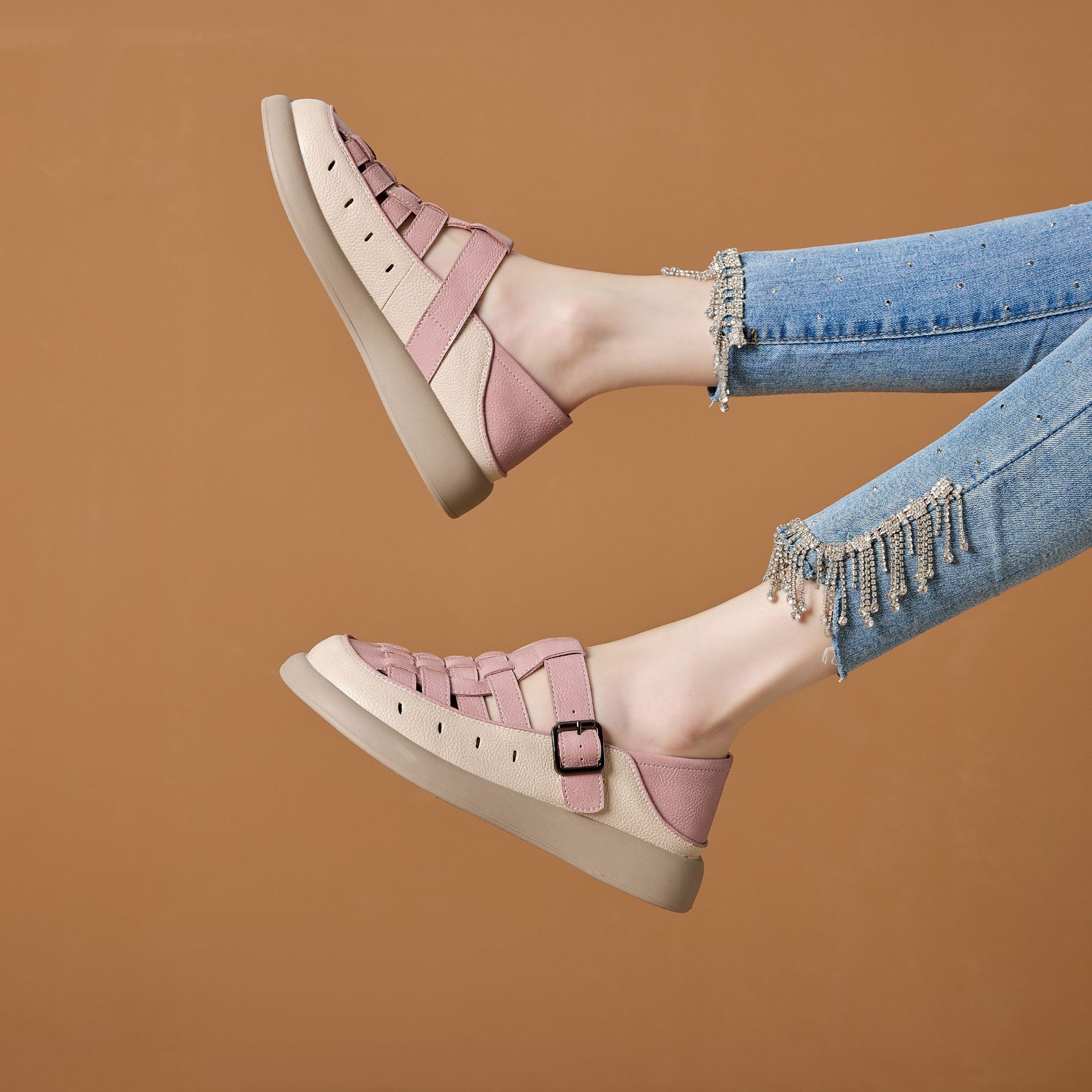 New hollow leather shoes