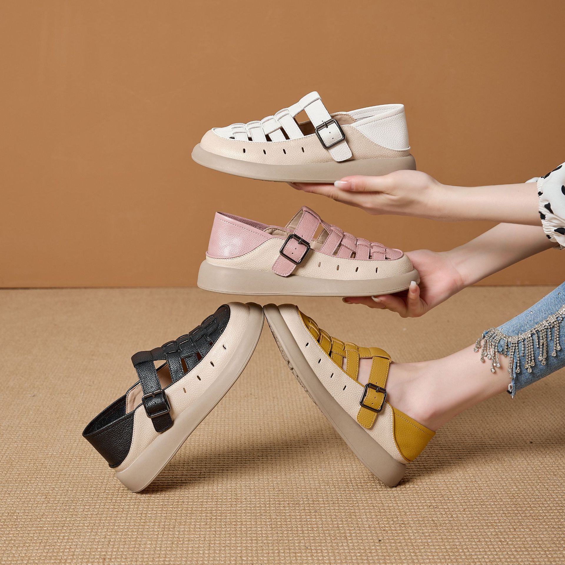 New hollow leather shoes