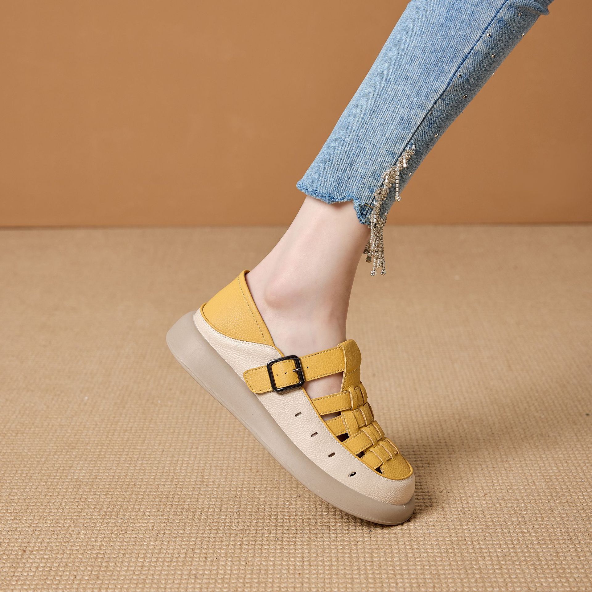 New hollow leather shoes