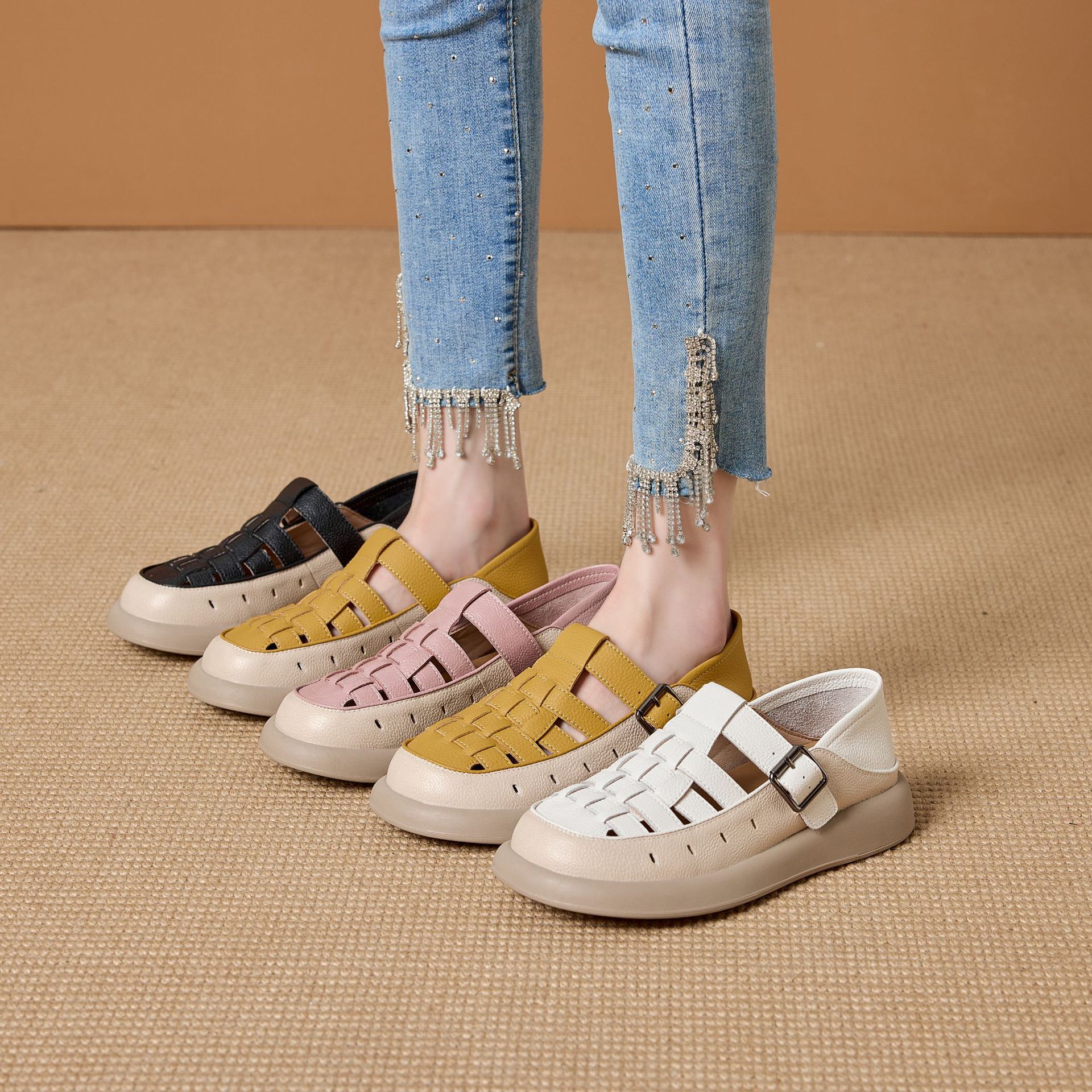 New hollow leather shoes