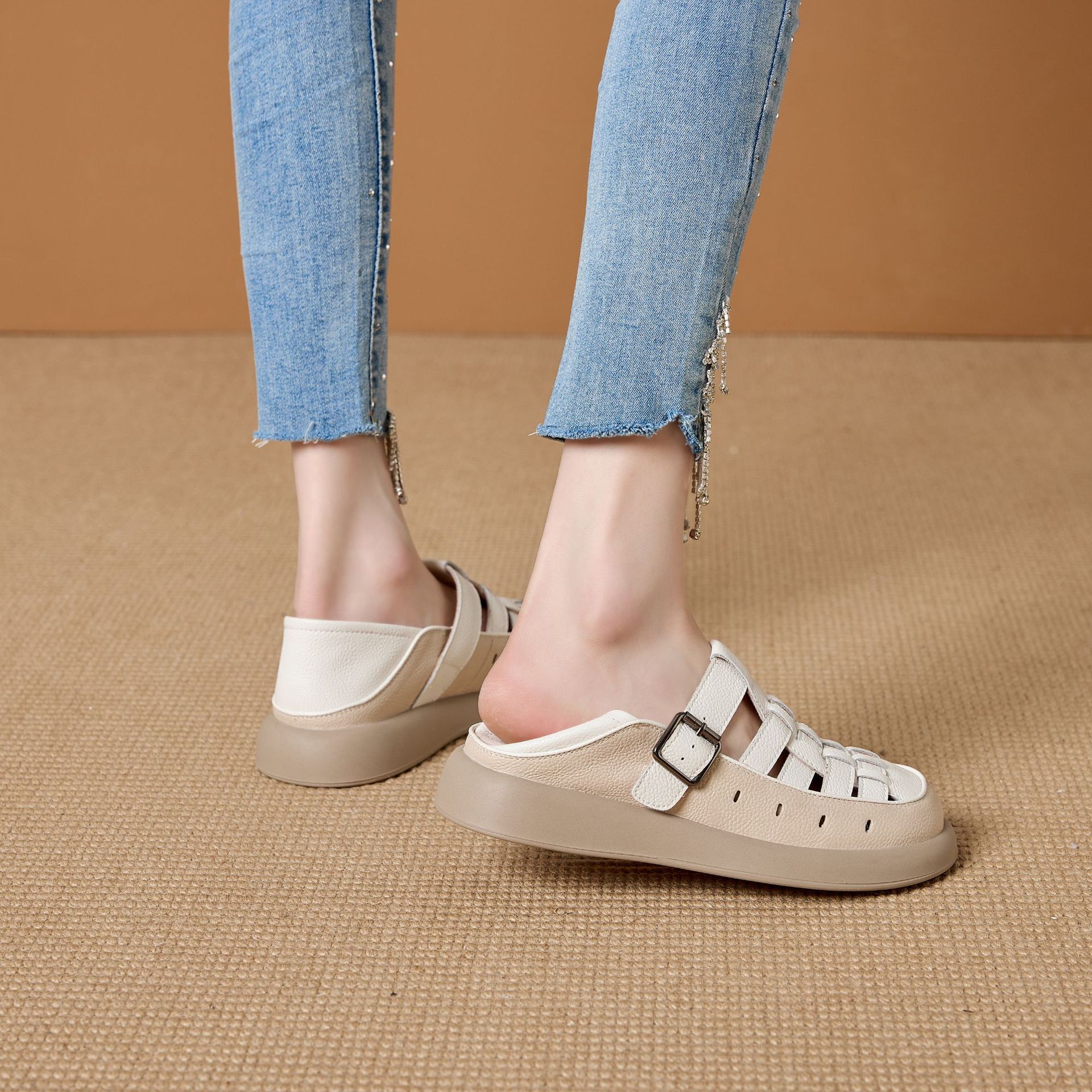 New hollow leather shoes