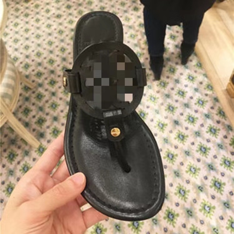 Open-toed flat slippers
